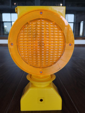 Solar Powered Amber Color Warning Light for Road Barricade