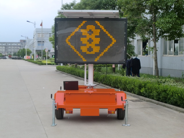 Small Size Trailer Mount Vms Traffic Sign Energy Saving and Long Lifespan